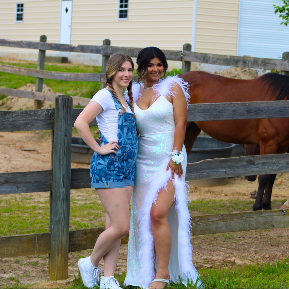 I used it for my senior prom and  so I would love for someone else to use it